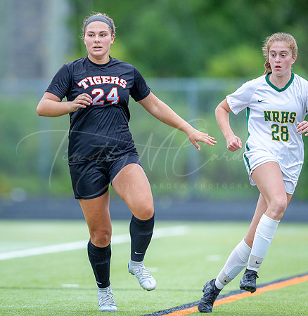 Ipswich vs North Reading Girls Varsity Soccer 2022_2022-09-20_05-12-12_AB5W6102_@TimCardew_2022