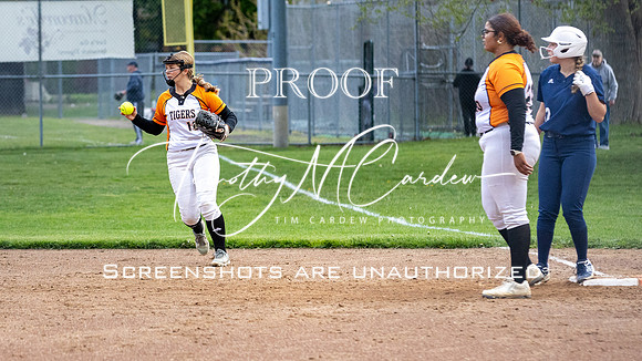 Ipswich vs Hamilton-Wenham Girls HS Varsity Softball Game 2026_2026-05-13_06-32-13_311A7279_@TimCardew_2026