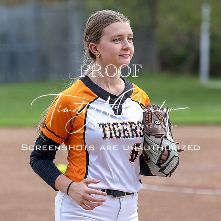 Ipswich vs Hamilton-Wenham Girls HS Varsity Softball Game 2026_2026-05-13_06-40-16_311A7375_@TimCardew_2026