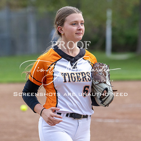 Ipswich vs Hamilton-Wenham Girls HS Varsity Softball Game 2026_2026-05-13_06-40-16_311A7376_@TimCardew_2026