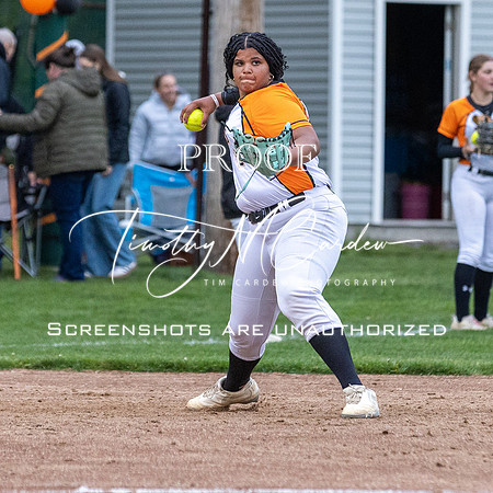 Ipswich vs Hamilton-Wenham Girls HS Varsity Softball Game 2026_2026-05-13_07-07-15_311A7418_@TimCardew_2026