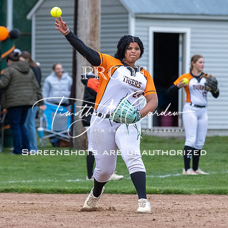 Ipswich vs Hamilton-Wenham Girls HS Varsity Softball Game 2026_2026-05-13_07-07-15_311A7421_@TimCardew_2026