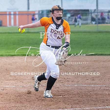 Ipswich vs Hamilton-Wenham Girls HS Varsity Softball Game 2026_2026-05-13_07-09-36_311A7565_@TimCardew_2026