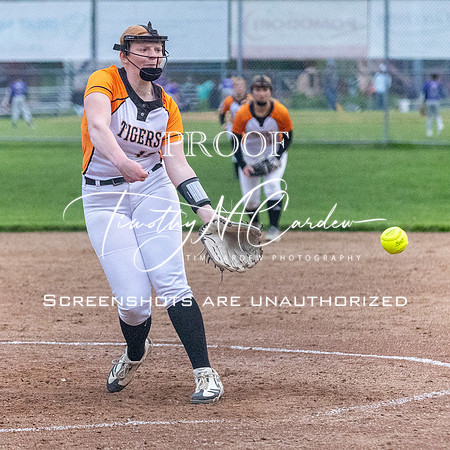 Ipswich vs Hamilton-Wenham Girls HS Varsity Softball Game 2026_2026-05-13_07-09-37_311A7574_@TimCardew_2026