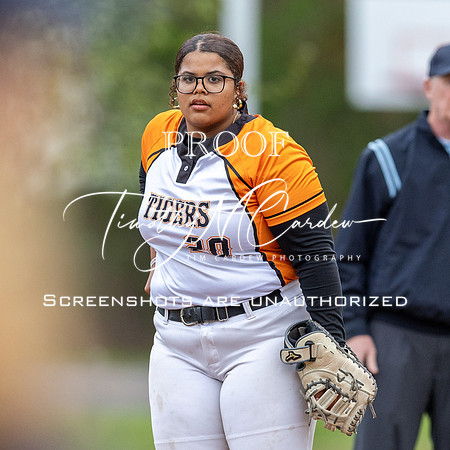 Ipswich vs Hamilton-Wenham Girls HS Varsity Softball Game 2026_2026-05-13_05-59-19_1K7A7889_@TimCardew_2026
