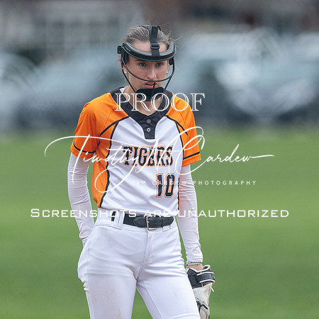 Ipswich vs Hamilton-Wenham Girls HS Varsity Softball Game 2026_2026-05-13_06-00-36_1K7A7917_@TimCardew_2026