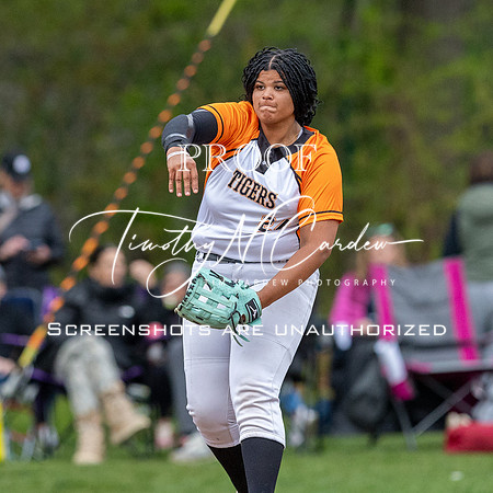 Ipswich vs Hamilton-Wenham Girls HS Varsity Softball Game 2026_2026-05-13_06-09-38_1K7A8086_@TimCardew_2026