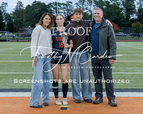 Ipswich vs Amesbury Girls Soccer 2026 Senior Night_2026-09-29_05-38-36_311A7052_@TimCardew_2026