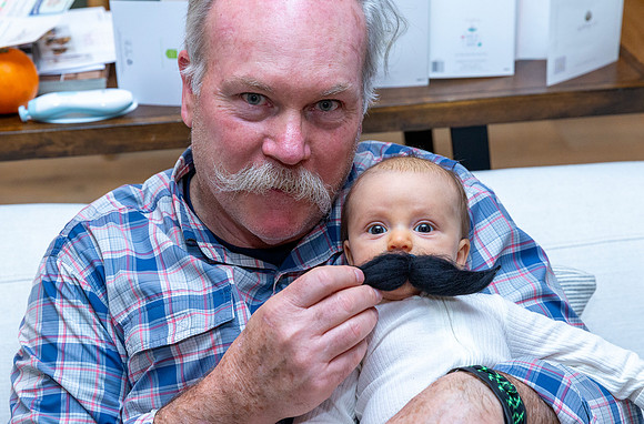 Sloane McCaughan Cardew greets Meems & Grandad_12-08_11-27-38_IM1D2494_@TimCardew_2024_
