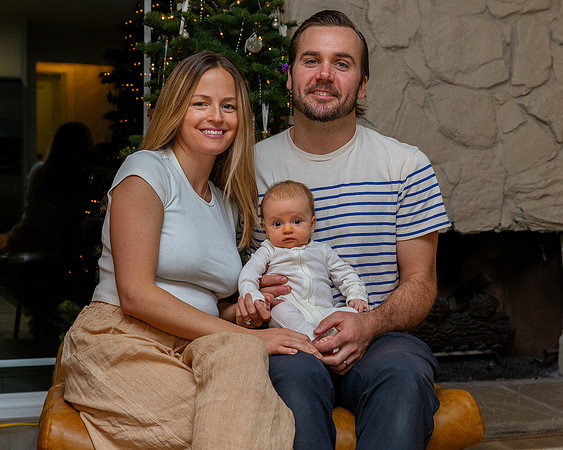 Sloane McCaughan Cardew greets Meems & Grandad_12-08_11-29-59_IM1D2501_@TimCardew_2024_