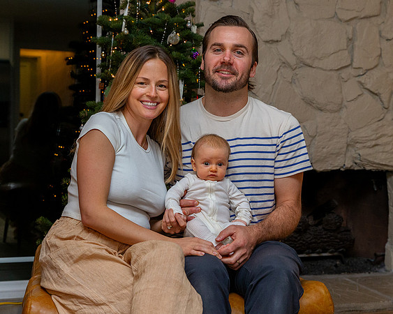 Sloane McCaughan Cardew greets Meems & Grandad_12-08_11-29-57_IM1D2500_@TimCardew_2024_