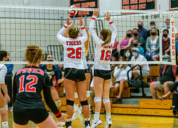 Ipswich vs Lynnfield Girls HS Volleyball Game 2021_2021-09-29_06-01-18_IM1D5256_@TimCardew_2021