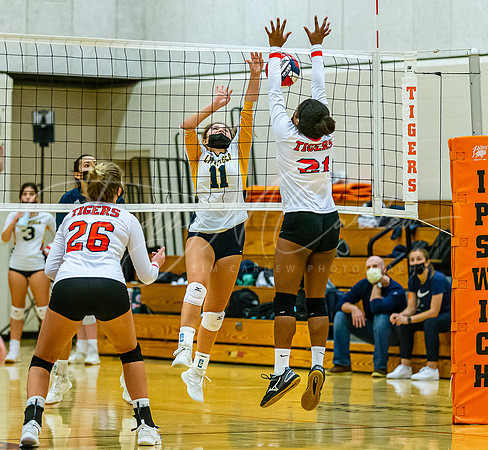 Ipswich vs Lynnfield Girls HS Volleyball Game 2021_2021-09-29_06-23-28_IM1D5834_@TimCardew_2021