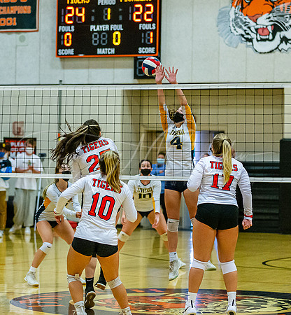 Ipswich vs Lynnfield Girls HS Volleyball Game 2021_2021-09-29_05-40-56_IM1D4817_@TimCardew_2021