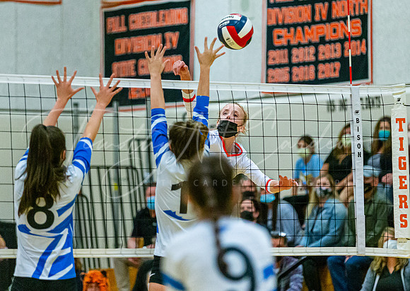 Ipswich vs Danvers Girls HS Volleyball Game Fall 2021_2021-10-08_05-44-17_IM1D7586_@TimCardew_2021