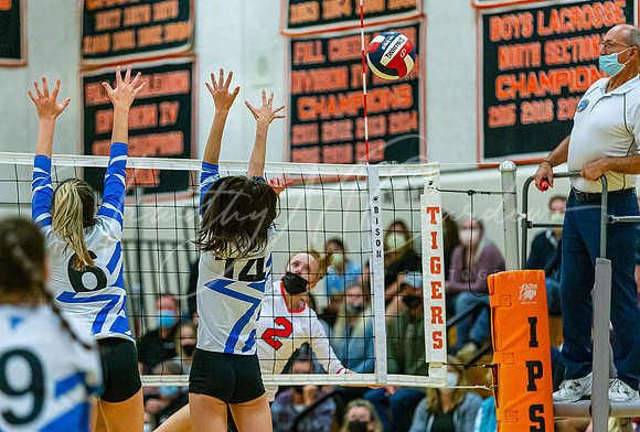 Ipswich vs Danvers Girls HS Volleyball Game Fall 2021_2021-10-08_05-47-38_IM1D7633_@TimCardew_2021