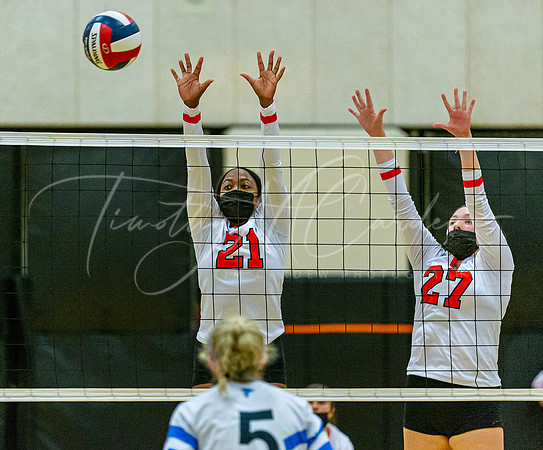 Ipswich vs Danvers Girls HS Volleyball Game Fall 2021_2021-10-08_05-50-38_IM1D7689_@TimCardew_2021