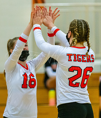 Ipswich vs Danvers Girls HS Volleyball Game Fall 2021_2021-10-08_05-54-15_IM1D7712_@TimCardew_2021