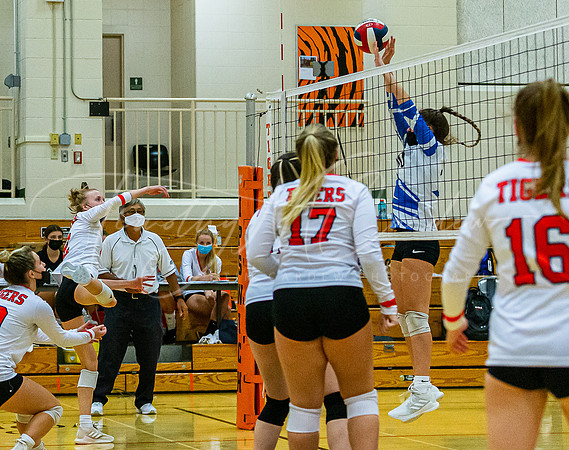 Ipswich vs Danvers Girls HS Volleyball Game Fall 2021_2021-10-08_05-58-28_IM1D7777_@TimCardew_2021