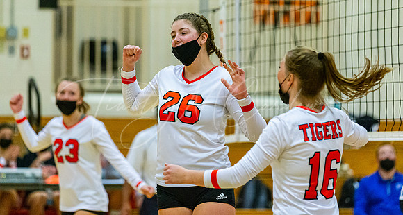 Ipswich vs Danvers Girls HS Volleyball Game Fall 2021_2021-10-08_06-06-35_IM1D7931_@TimCardew_2021