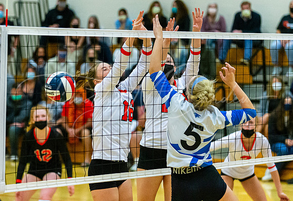Ipswich vs Danvers Girls HS Volleyball Game Fall 2021_2021-10-08_06-19-04_IM1D8041_@TimCardew_2021