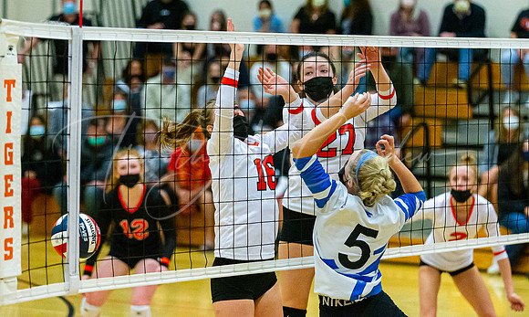 Ipswich vs Danvers Girls HS Volleyball Game Fall 2021_2021-10-08_06-19-04_IM1D8042_@TimCardew_2021