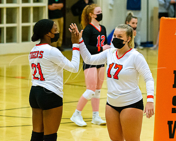 Ipswich vs Danvers Girls HS Volleyball Game Fall 2021_2021-10-08_06-19-38_IM1D8047_@TimCardew_2021