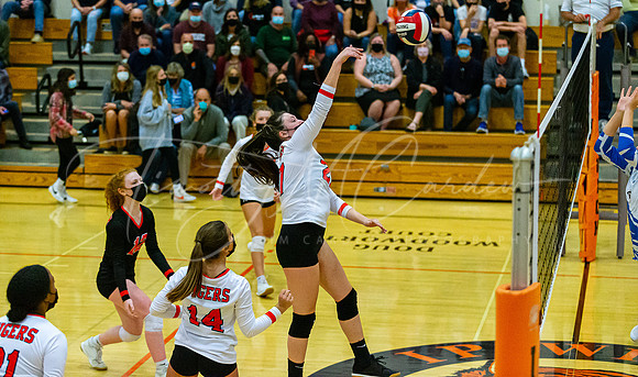 Ipswich vs Danvers Girls HS Volleyball Game Fall 2021_2021-10-08_06-24-20_IM1D8102_@TimCardew_2021