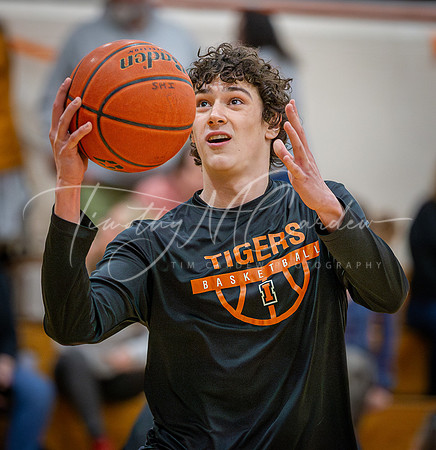 Ipswich vs Amesbury Boys HS Varsity Basketball 2024_01-26_07-15-41_AB5W5567_@TimCardew_2024-Enhanced-NR