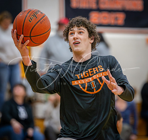 Ipswich vs Amesbury Boys HS Varsity Basketball 2024_01-26_07-15-41_AB5W5568_@TimCardew_2024-Enhanced-NR