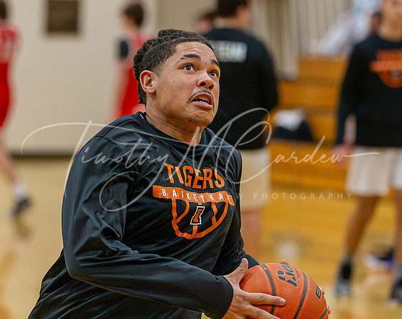 Ipswich vs Amesbury Boys HS Varsity Basketball 2024_01-26_07-17-16_AB5W5617_@TimCardew_2024-Enhanced-NR