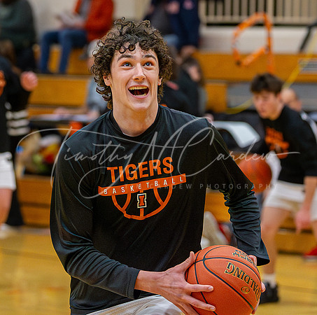 Ipswich vs Amesbury Boys HS Varsity Basketball 2024_01-26_07-17-33_AB5W5638_@TimCardew_2024-Enhanced-NR