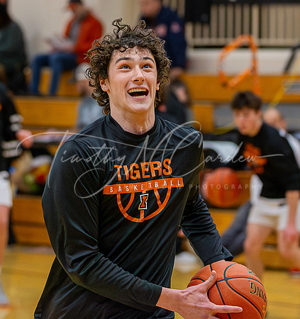 Ipswich vs Amesbury Boys HS Varsity Basketball 2024_01-26_07-17-33_AB5W5639_@TimCardew_2024-Enhanced-NR
