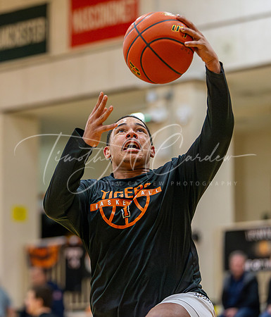 Ipswich vs Amesbury Boys HS Varsity Basketball 2024_01-26_07-17-48_AB5W5652_@TimCardew_2024-Enhanced-NR