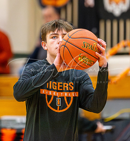 Ipswich vs Amesbury Boys HS Varsity Basketball 2024_01-26_07-18-10_AB5W5672_@TimCardew_2024-Enhanced-NR