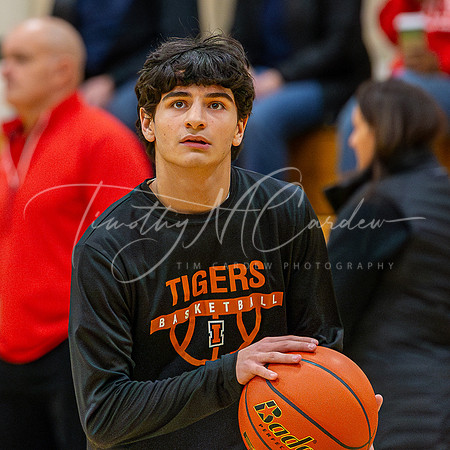 Ipswich vs Amesbury Boys HS Varsity Basketball 2024_01-26_07-18-14_AB5W5680_@TimCardew_2024-Enhanced-NR