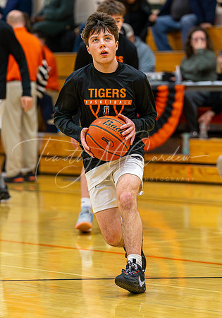 Ipswich vs Amesbury Boys HS Varsity Basketball 2024_01-26_07-18-38_AB5W5731_@TimCardew_2024-Enhanced-NR