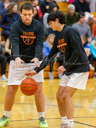Ipswich vs Amesbury Boys HS Varsity Basketball 2024_01-26_07-21-12_AB5W5819_@TimCardew_2024-Enhanced-NR