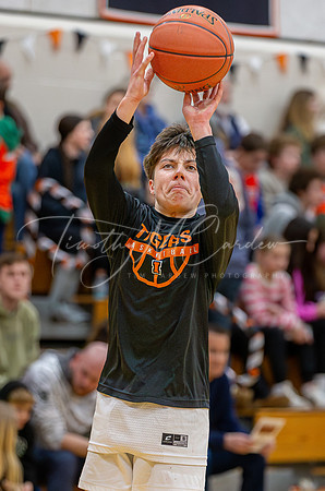Ipswich vs Amesbury Boys HS Varsity Basketball 2024_01-26_07-24-18_AB5W5906_@TimCardew_2024-Enhanced-NR