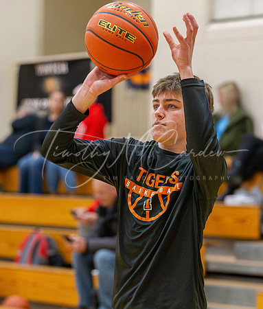 Ipswich vs Amesbury Boys HS Varsity Basketball 2024_01-26_07-25-06_AB5W5937_@TimCardew_2024-Enhanced-NR