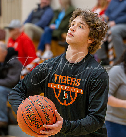 Ipswich vs Amesbury Boys HS Varsity Basketball 2024_01-26_07-25-22_AB5W5944_@TimCardew_2024-Enhanced-NR