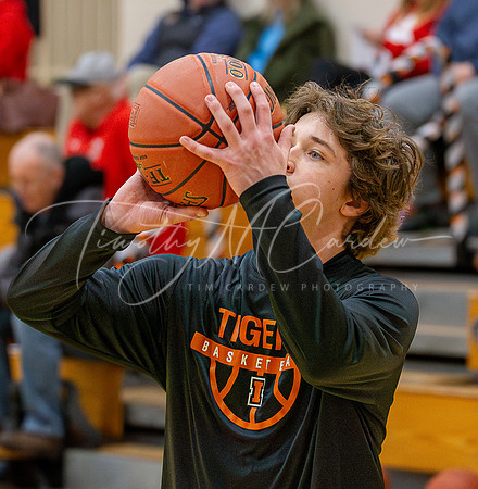 Ipswich vs Amesbury Boys HS Varsity Basketball 2024_01-26_07-25-22_AB5W5946_@TimCardew_2024-Enhanced-NR