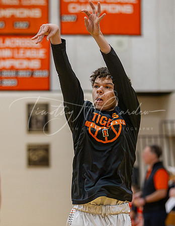 Ipswich vs Amesbury Boys HS Varsity Basketball 2024_01-26_07-25-40_AB5W5974_@TimCardew_2024-Enhanced-NR