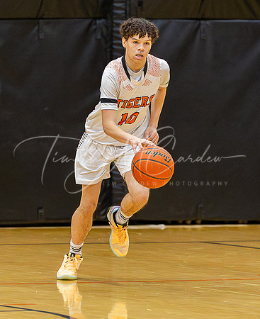 Ipswich vs Amesbury Boys HS Varsity Basketball 2024_01-26_07-45-31_AB5W6160_@TimCardew_2024-Enhanced-NR