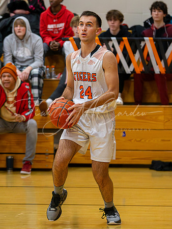 Ipswich vs Amesbury Boys HS Varsity Basketball 2024_01-26_07-45-45_AB5W6168_@TimCardew_2024-Enhanced-NR