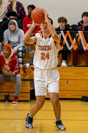 Ipswich vs Amesbury Boys HS Varsity Basketball 2024_01-26_07-45-45_AB5W6172_@TimCardew_2024-Enhanced-NR