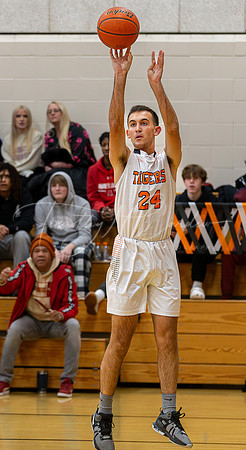 Ipswich vs Amesbury Boys HS Varsity Basketball 2024_01-26_07-45-46_AB5W6175_@TimCardew_2024-Enhanced-NR