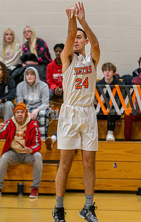 Ipswich vs Amesbury Boys HS Varsity Basketball 2024_01-26_07-45-46_AB5W6176_@TimCardew_2024-Enhanced-NR