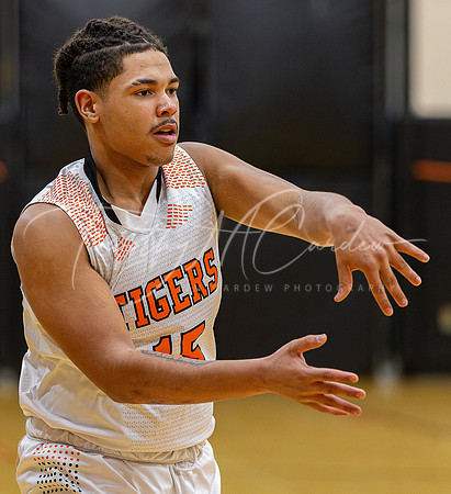 Ipswich vs Amesbury Boys HS Varsity Basketball 2024_01-26_07-50-27_AB5W6306_@TimCardew_2024-Enhanced-NR