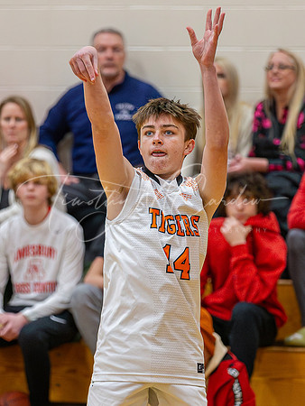 Ipswich vs Amesbury Boys HS Varsity Basketball 2024_01-26_07-52-10_AB5W6347_@TimCardew_2024-Enhanced-NR